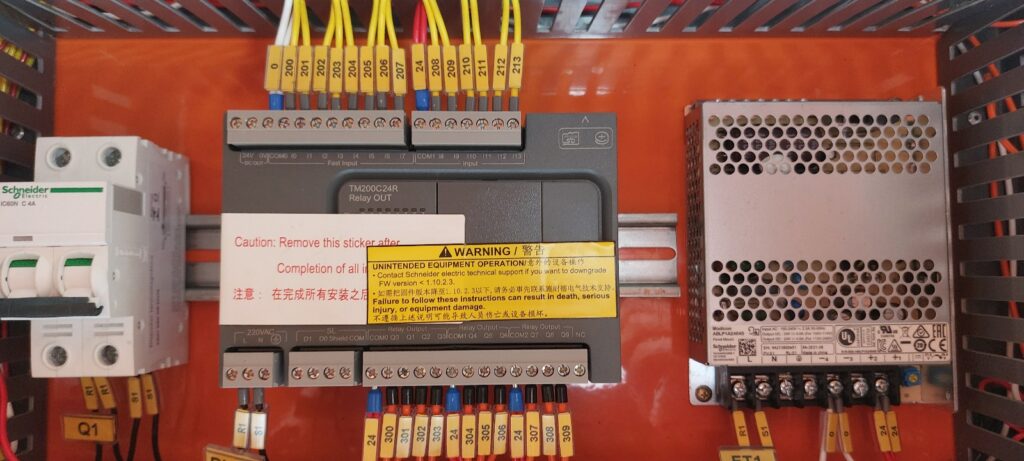Painel de Automação 
Painel de Automação com PLC Schneider Electric
TM200C