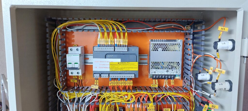 Detalhes de Montagem de Painel de Automação com CLP Schneider Electric TM200C
Automação para Fundição