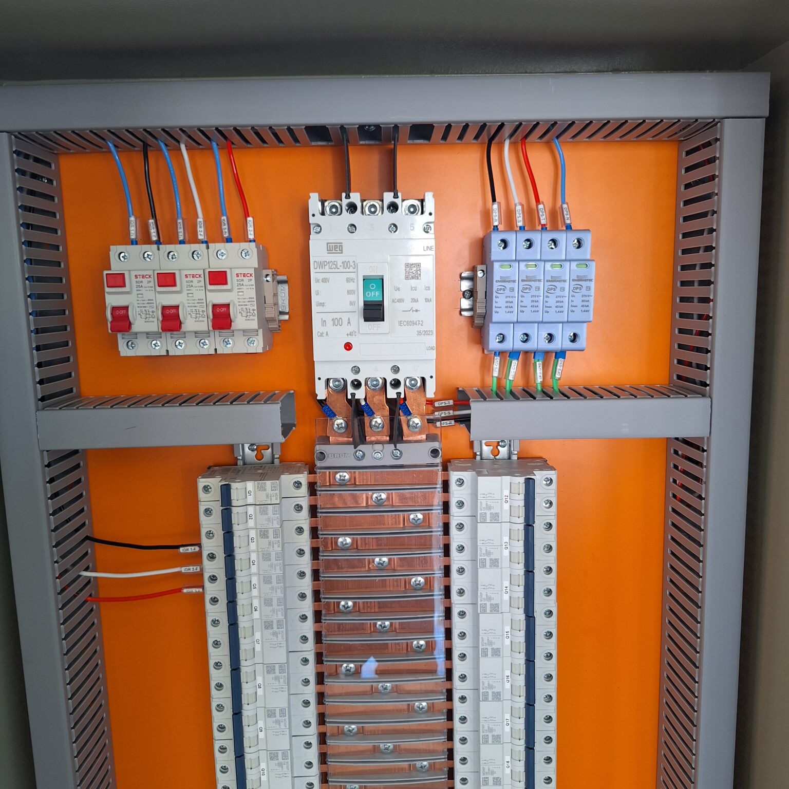 Painel Elétrico Painel QDFL Disjuntor Caixa Moldada WEG IDR DPS Steck Barramento BRUM Barramento Volt Plus Barramento 250A