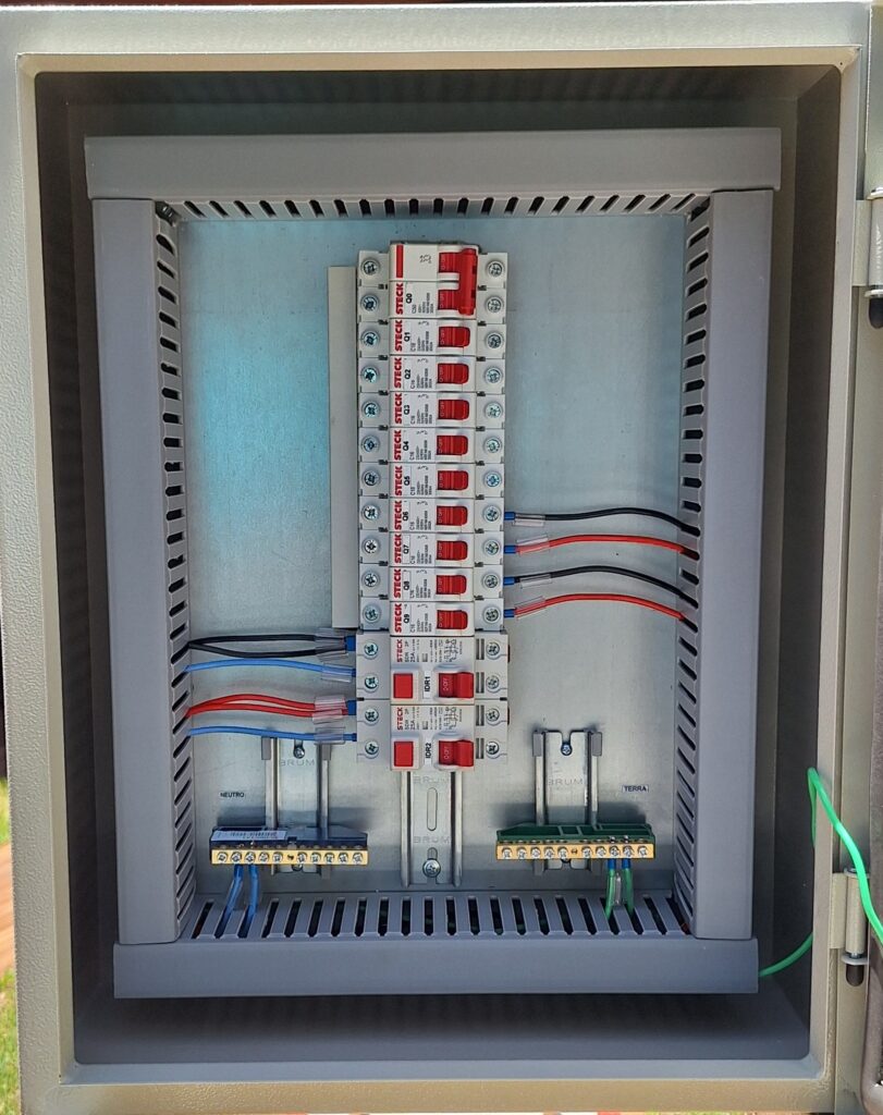 Painel Elétrico Painel Quadro Distribuição Estabilizada QDE Disjuntor Caixa Moldada Steck IDR DPS Steck Barramento BRUM Barramento Volt Plus Barramento 250A