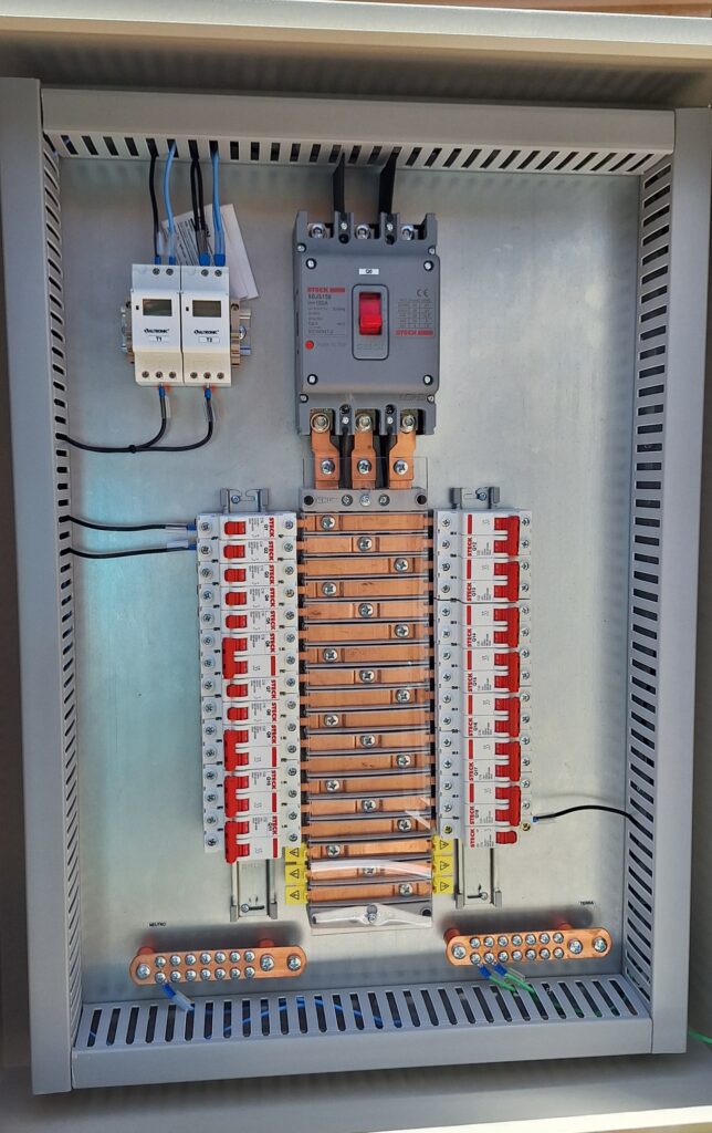 Painel Elétrico Painel Quadro Distribuição Força e Luz QDFL Disjuntor Caixa Moldada Steck IDR DPS Steck Barramento BRUM Barramento Volt Plus Barramento 250A