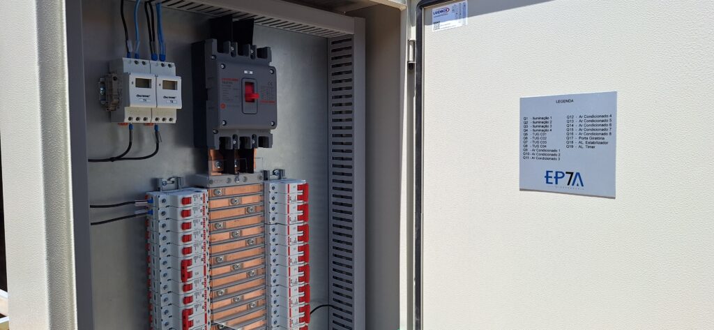 Painel Elétrico Painel Quadro Distribuição Força e Luz QDFL Disjuntor Caixa Moldada Steck IDR DPS Steck Barramento BRUM Barramento Volt Plus Barramento 250A