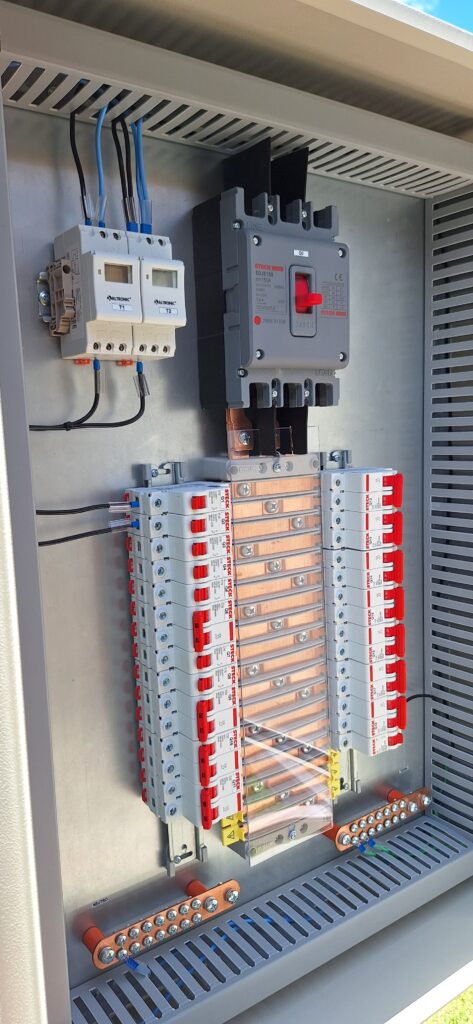 Painel Elétrico Painel Quadro Distribuição Força e Luz QDFL Disjuntor Caixa Moldada Steck IDR DPS Steck Barramento BRUM Barramento Volt Plus Barramento 250A