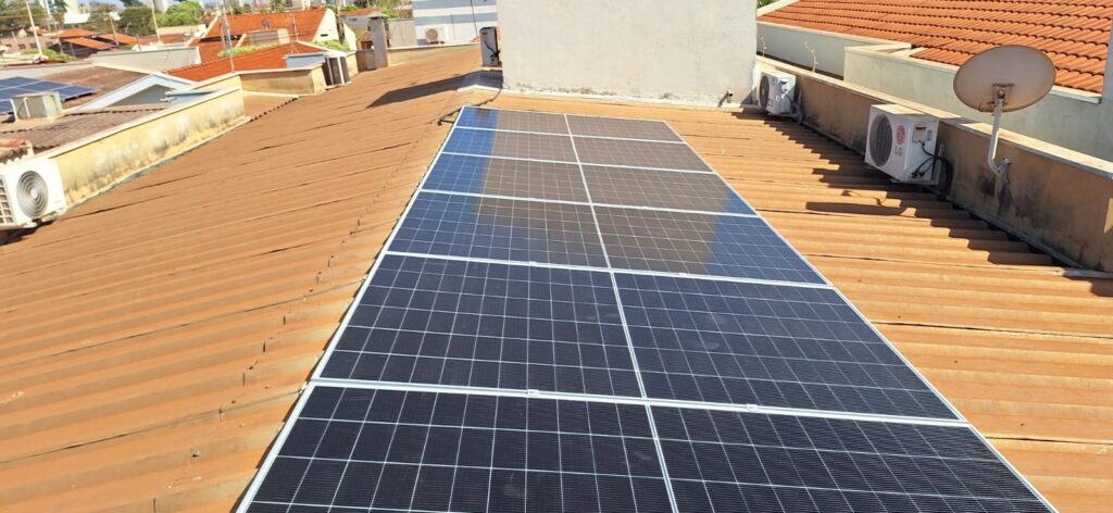 Projeto Fotovoltaico
Huawei
Trina
Telhado Metálico
Engenharia de Sistemas Fotovoltaico
Placas 695Wp
Inversor Solar 5kwp