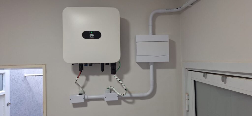 Projeto Fotovoltaico
Huawei
Trina
Telhado Metálico
Engenharia de Sistemas Fotovoltaico
Placas 695Wp
Inversor Solar 5kwp