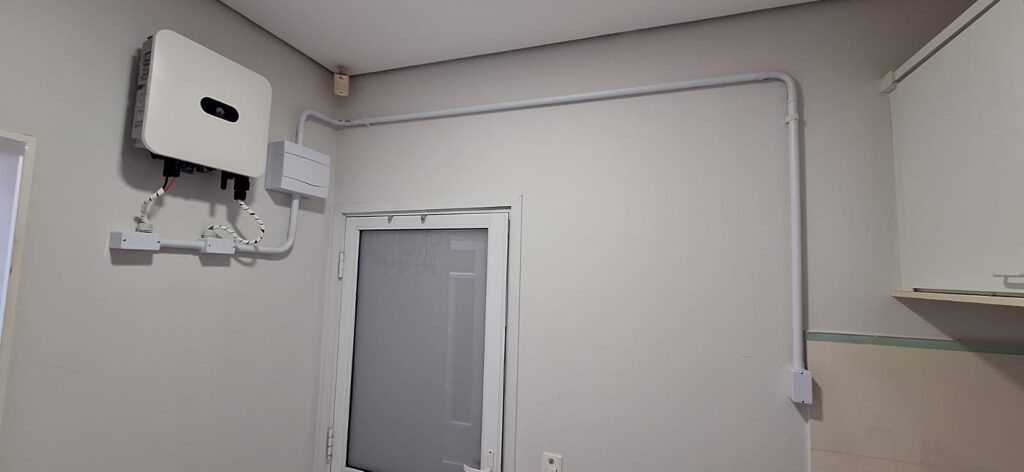 Projeto Fotovoltaico
Huawei
Trina
Telhado Metálico
Engenharia de Sistemas Fotovoltaico
Placas 695Wp
Inversor Solar 5kwp