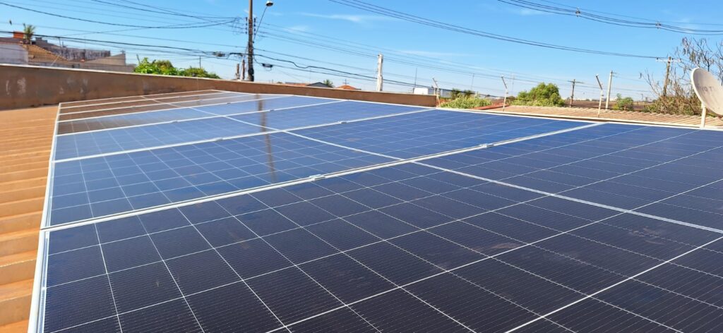 Projeto Fotovoltaico
Huawei
Trina
Telhado Metálico
Engenharia de Sistemas Fotovoltaico
Placas 695Wp
Inversor Solar 5kwp