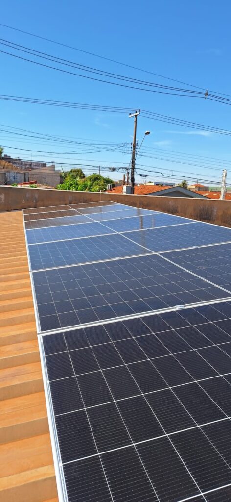 Projeto Fotovoltaico
Huawei
Trina
Telhado Metálico
Engenharia de Sistemas Fotovoltaico
Placas 695Wp
Inversor Solar 5kwp